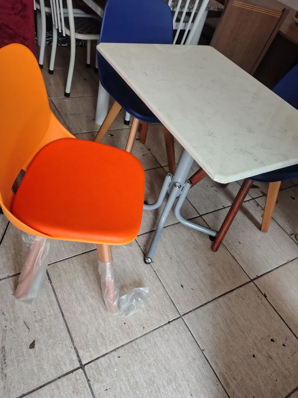 Mesa e cadeiras 