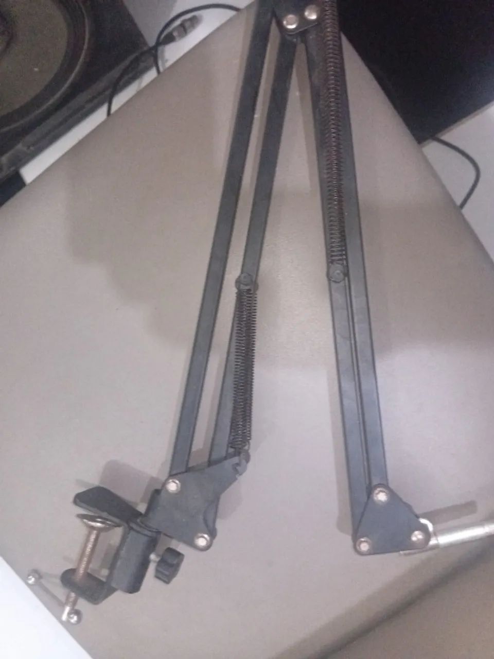 Garra de mesa para microfone - Foto 2