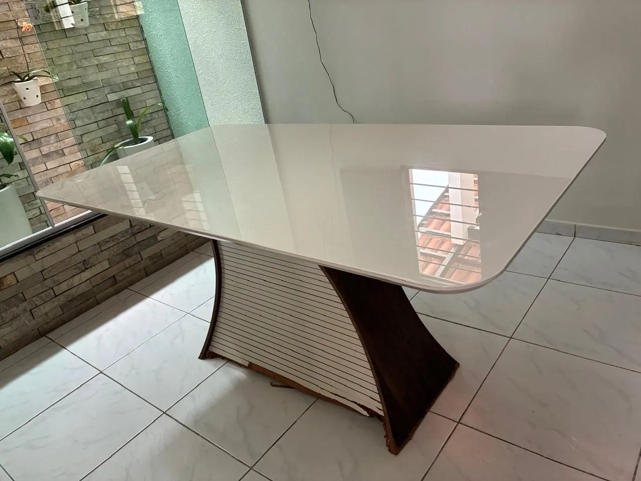 Mesa com tampo de vidro sem as cadeiras. - Foto 3