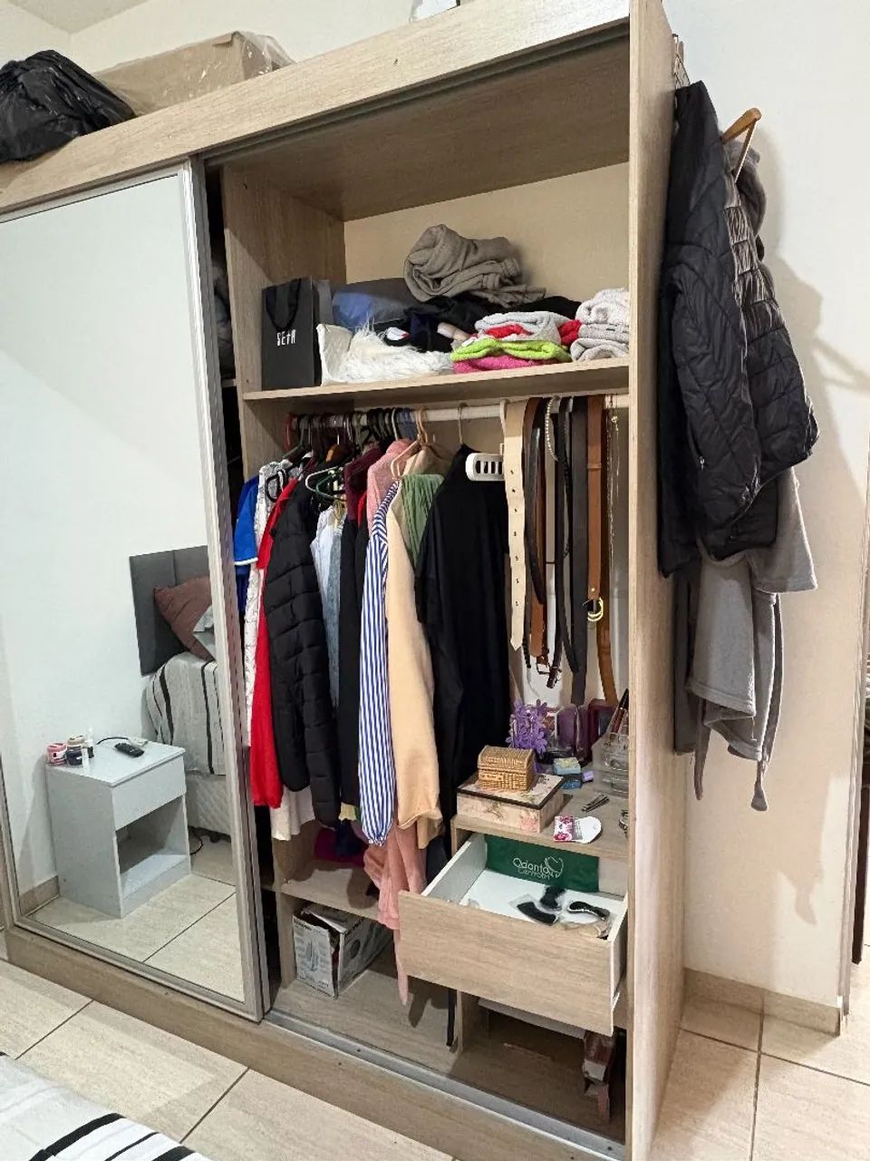 Guarda roupas porta de correr dois espelhos - Foto 2