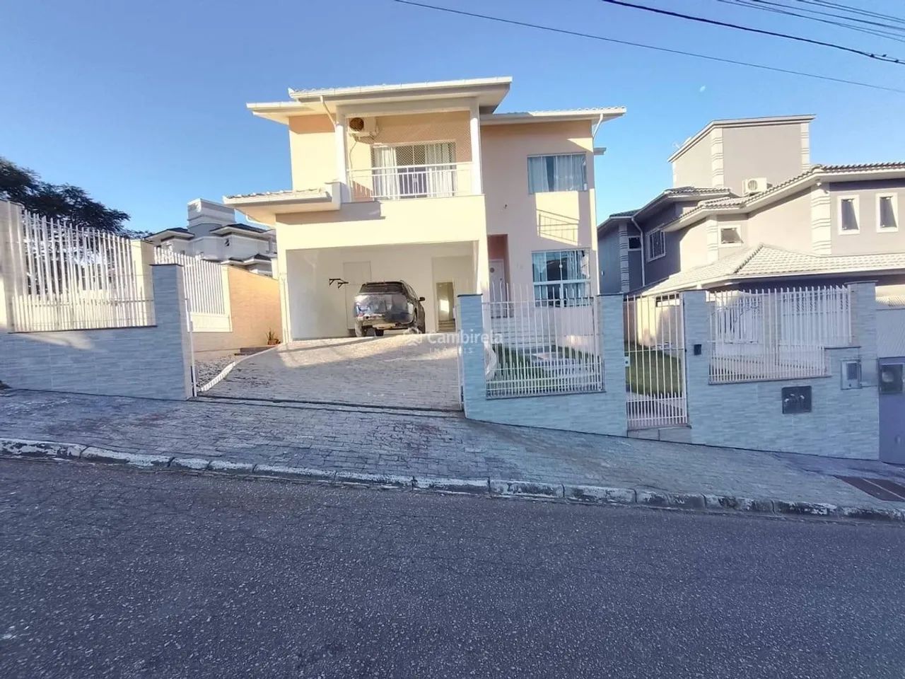 Excelente casa com piscina, dois andares na Pedra Branca