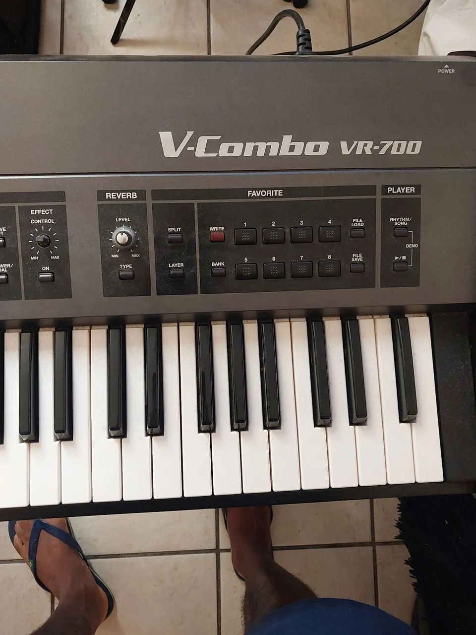 Teclado roland vr 700