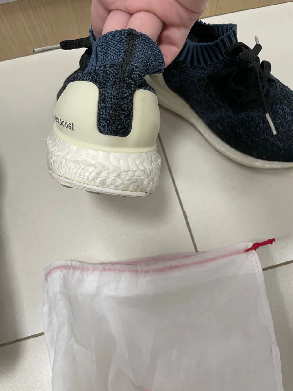 Tênis ultraboost uncaged 35 - Foto 5