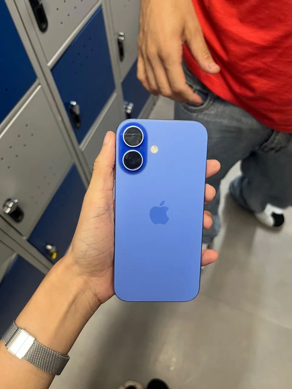 Apple iPhone 16 (128 Gb) - Ultramarine Usado