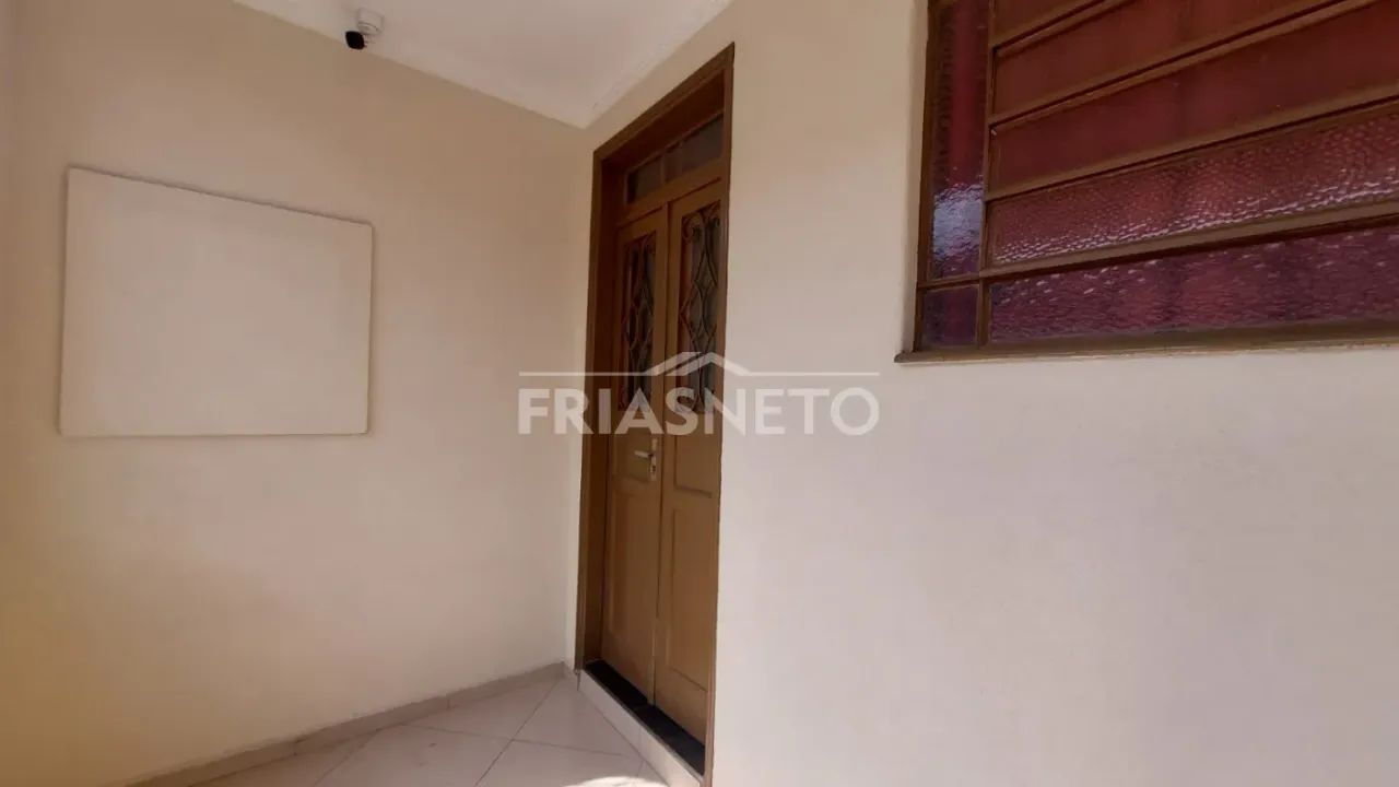 Casa Charmosa e Totalmente Reformada com Quintal no Centro - Foto 3