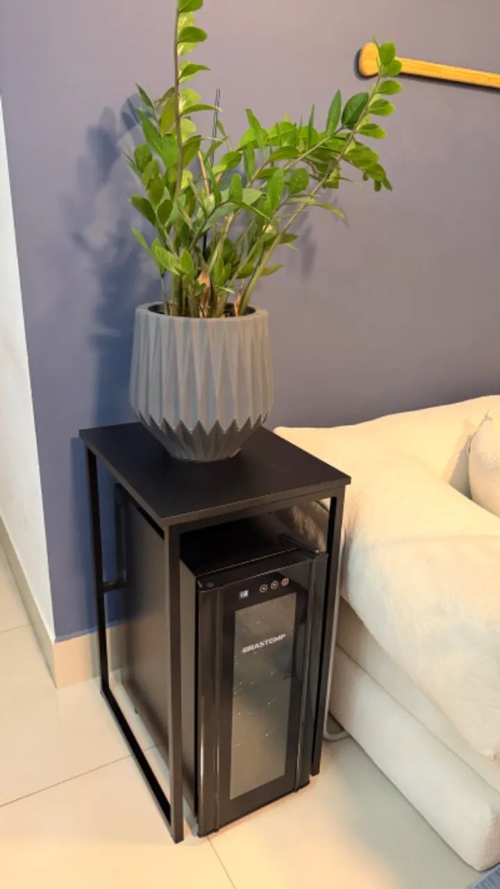 Mesa e Nicho para Adega em Metalon Preto e MDF