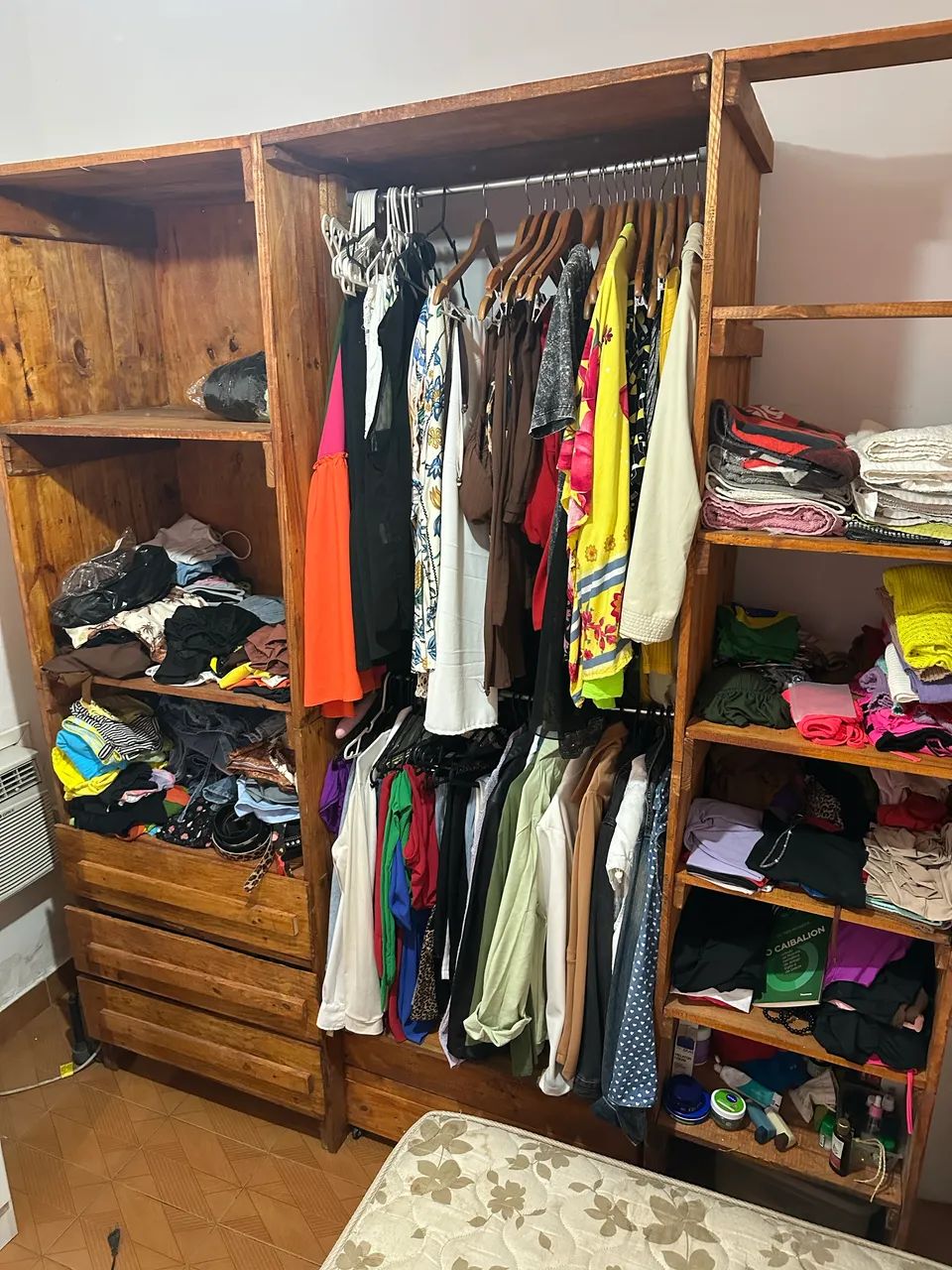 Guarda roupa de paletes 
