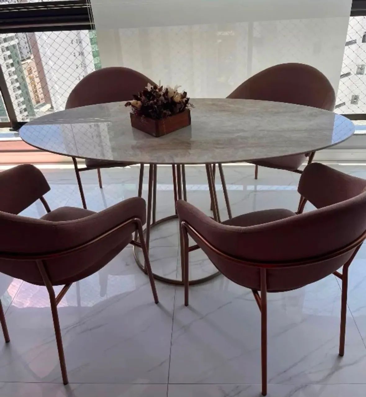 Vendo Mesa de jantar com 04 cadeiras  - Foto 2