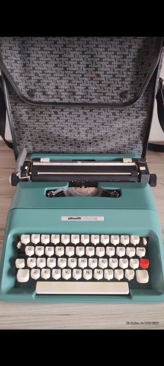 Máquina de escrever Olivetti college65181959870977121