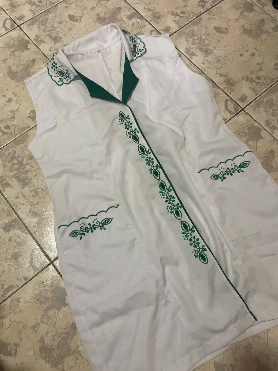 Jaleco Gabardine feminino bordado! 