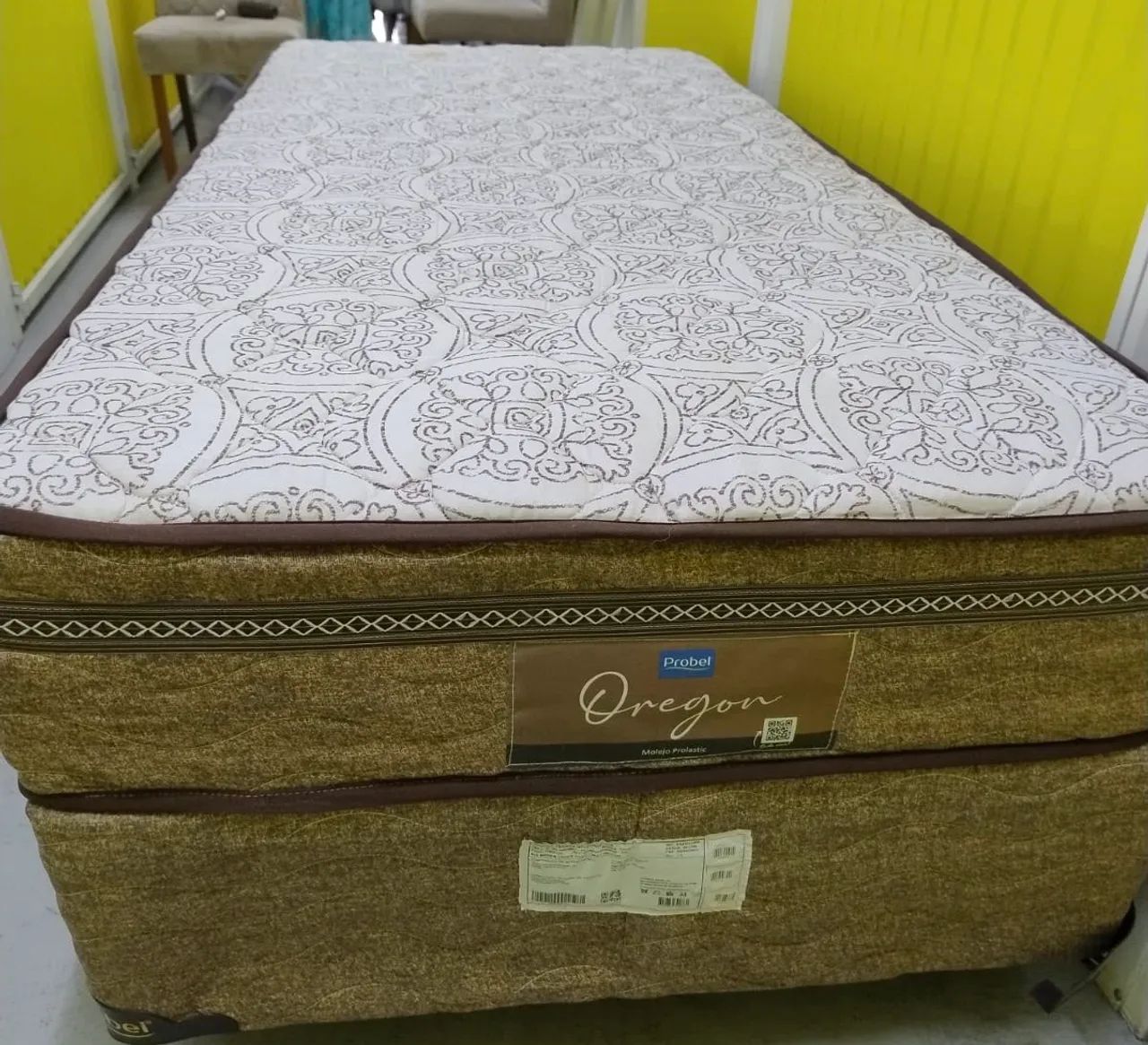 Vendo Cama Box solteiro