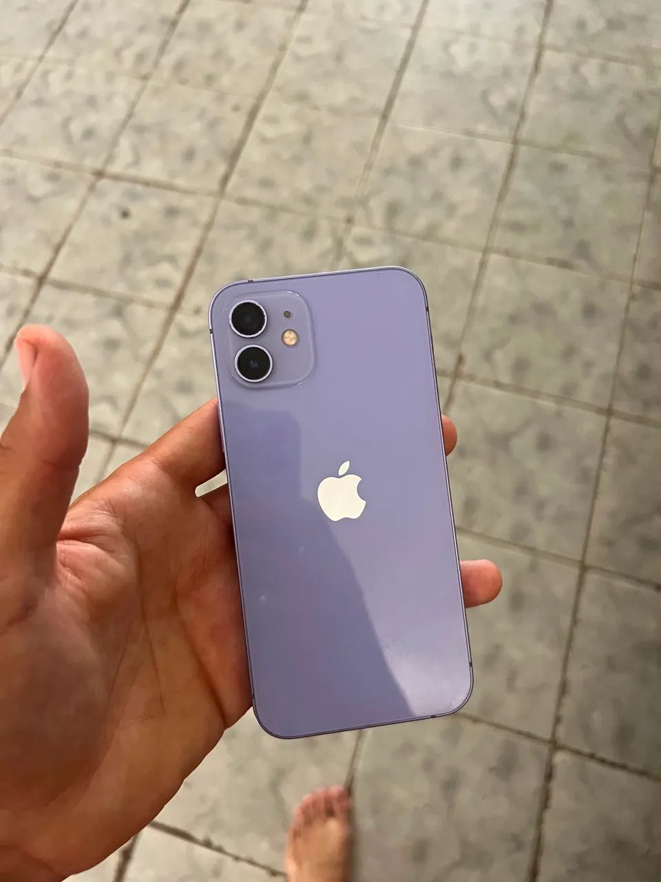 IPHONE 12 + carregador + capas
