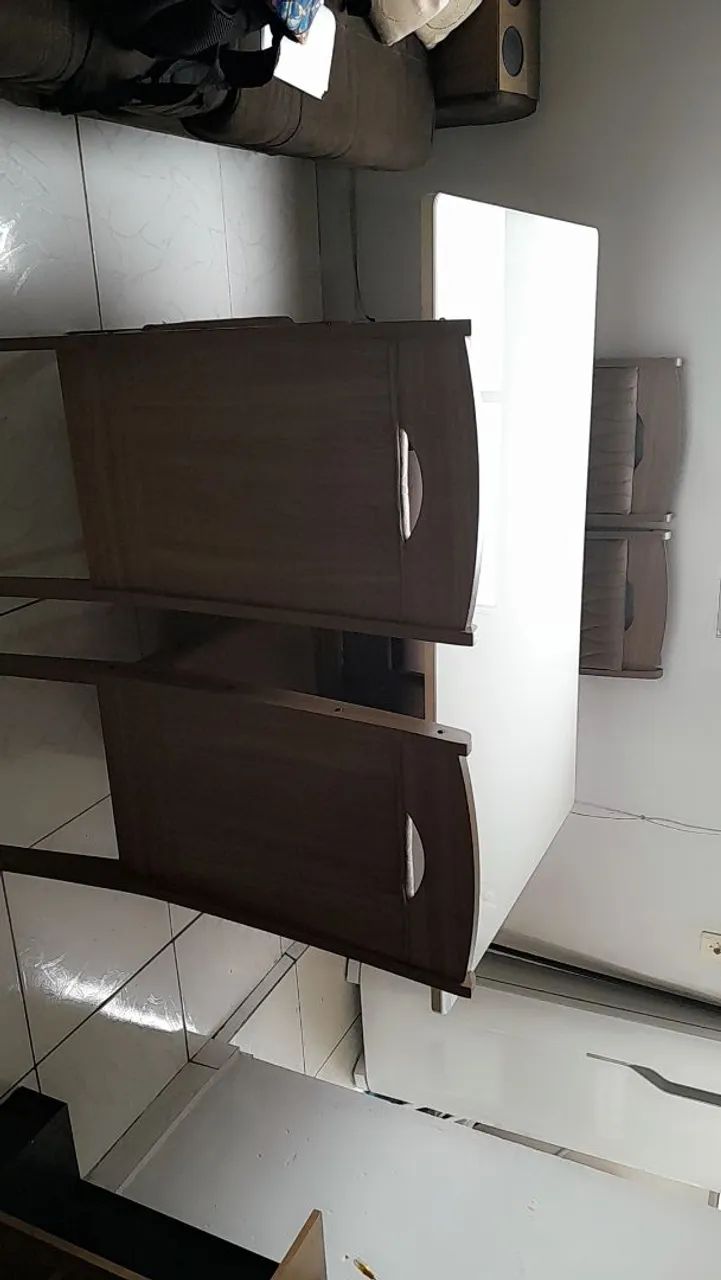 Conjunto de mesa com 6 lugares seminova - Foto 5