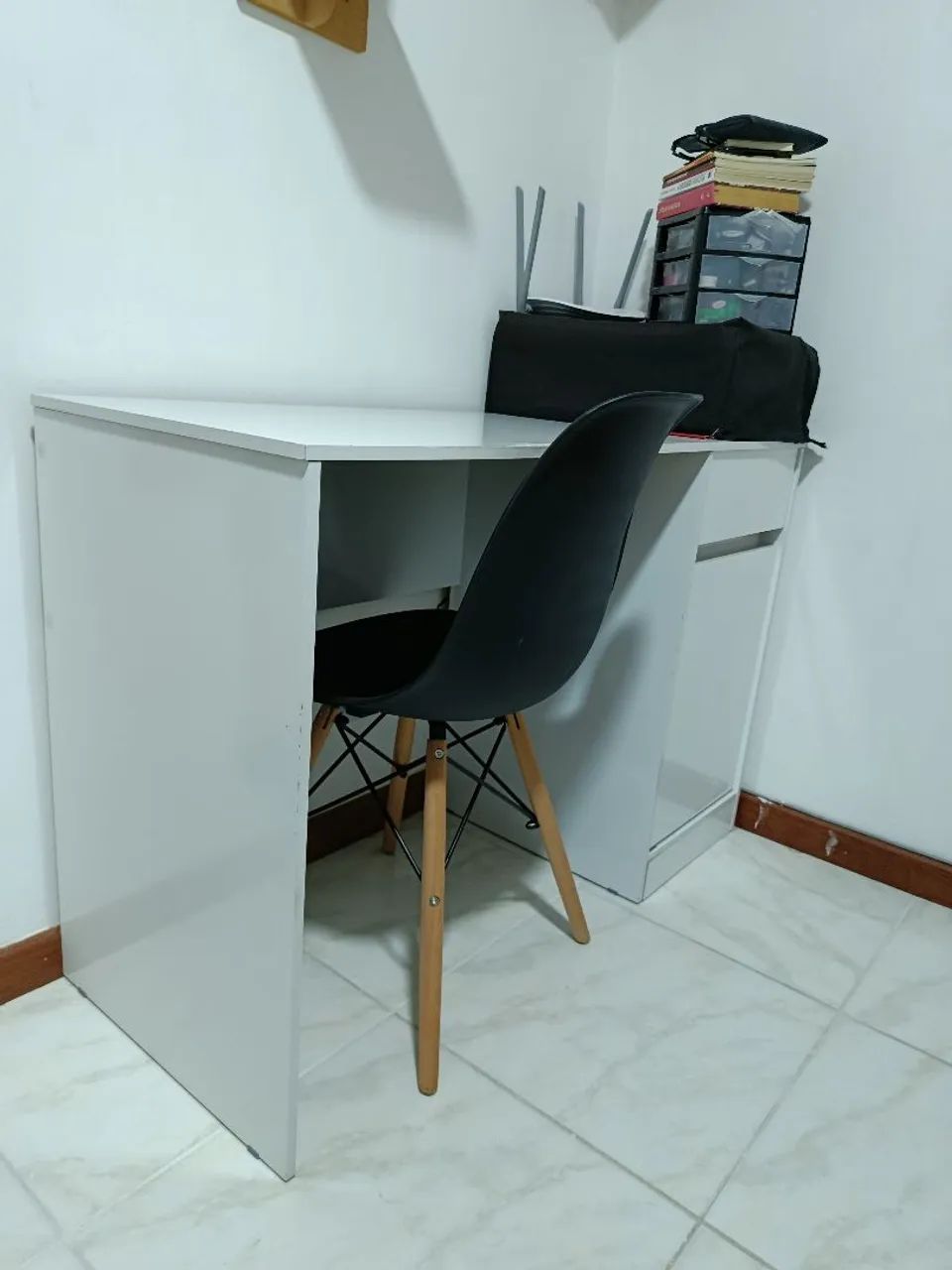 Mesa com cadeira 