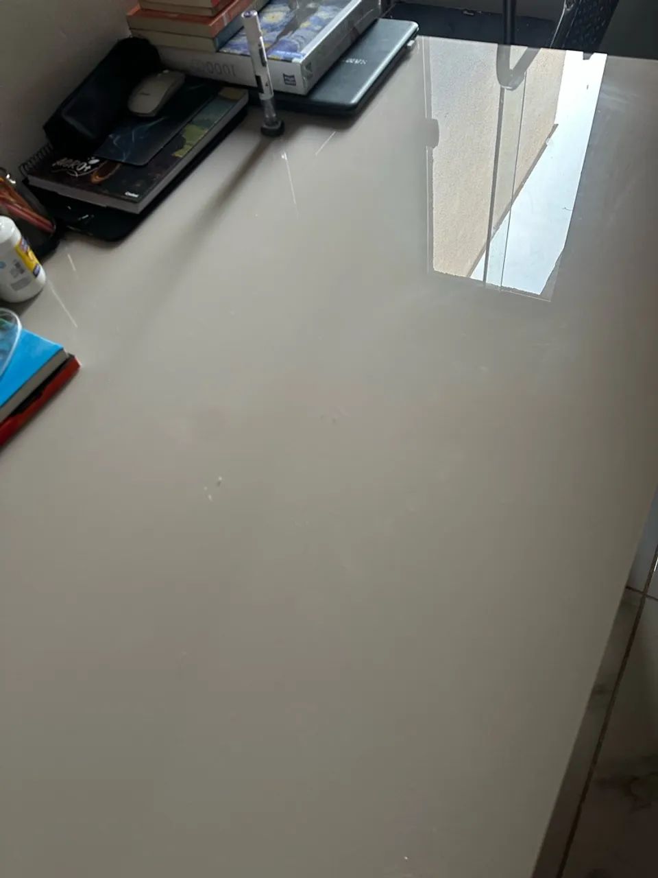 Mesa de jantar com tampo de vidro 