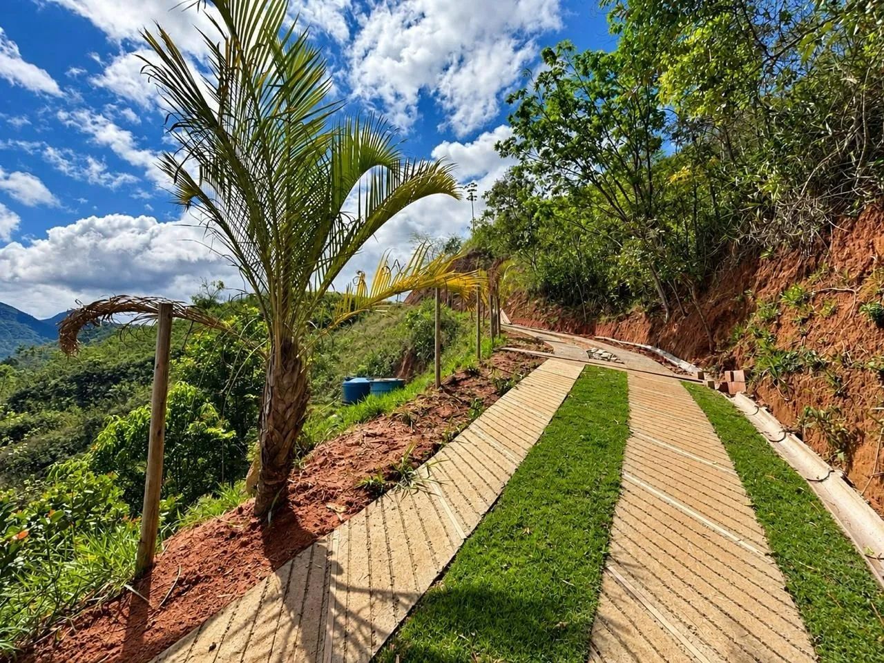 EXCELENTE TERRENO COM LINDA VISTA! - Foto 2