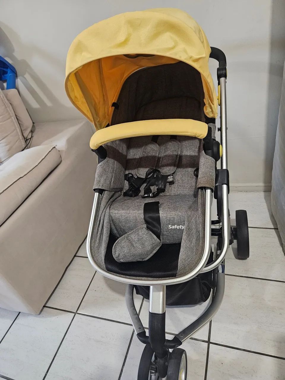 Kit Carrinho + Bebê Conforto com a base  System Safety 1st, Mobi Amarelo