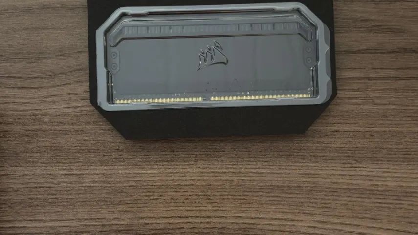 Memória RAM Corsair Dominator Platinum RGB 8GB DDR4 3200 (PC4-25600) C16