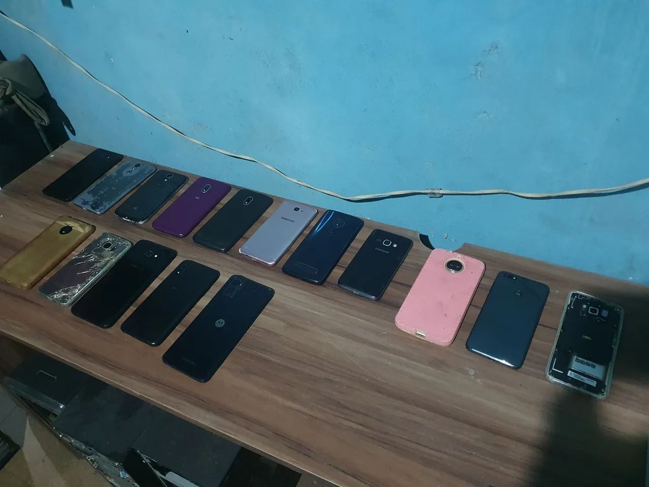 LOTE COM MAIS DE 30 CELULARES E TABLETS - PARA CONSERTO OU PEÇAS - Foto 2