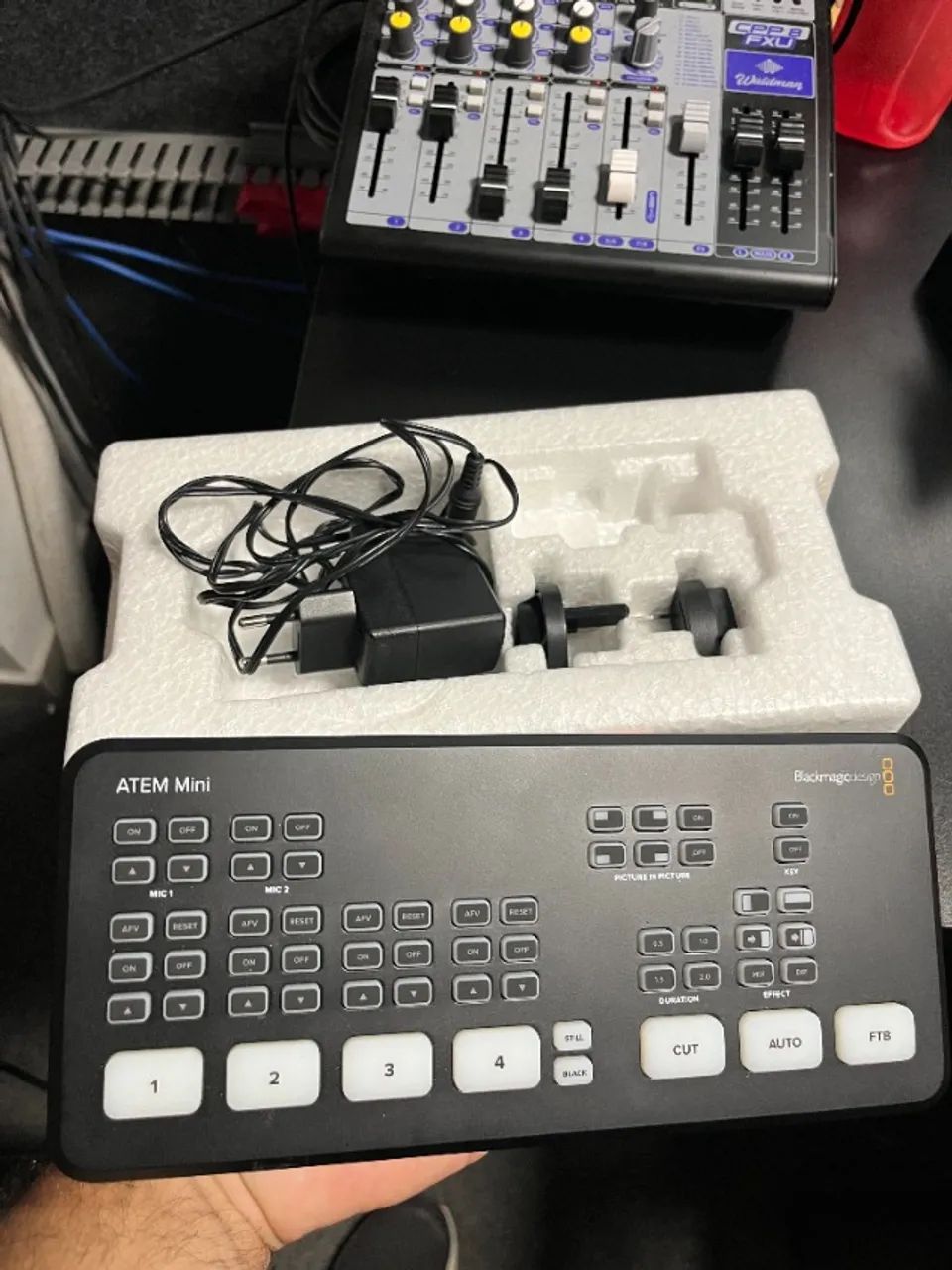 ATEM Mini Blackmagic Design - Switcher para Transmissões - Foto 3