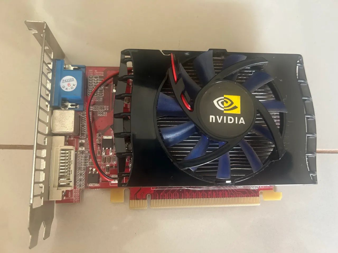 Placa de video nvidia 8400 1g