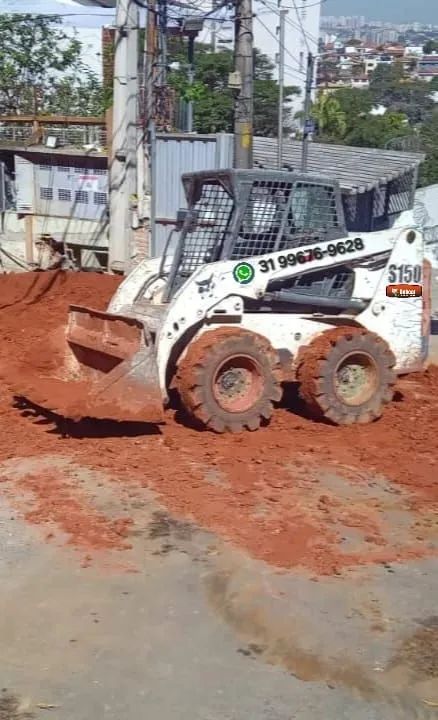 Mini Carregadeira Bobcat S150 pneus semi maciços  - Foto 6