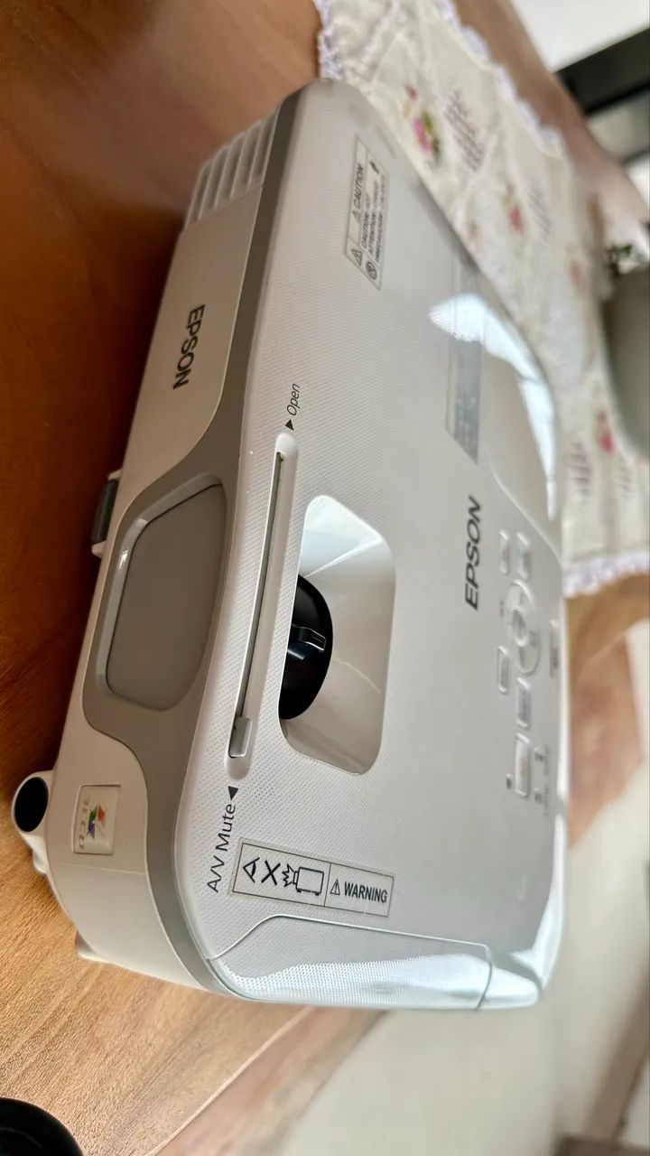 Projetor Epson PowerLite S11 branco - Foto 4