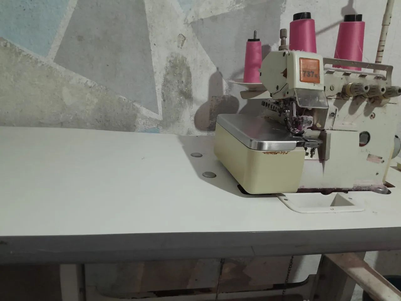 VENDO MÁQUINA DE COSTURA ? - Foto 2