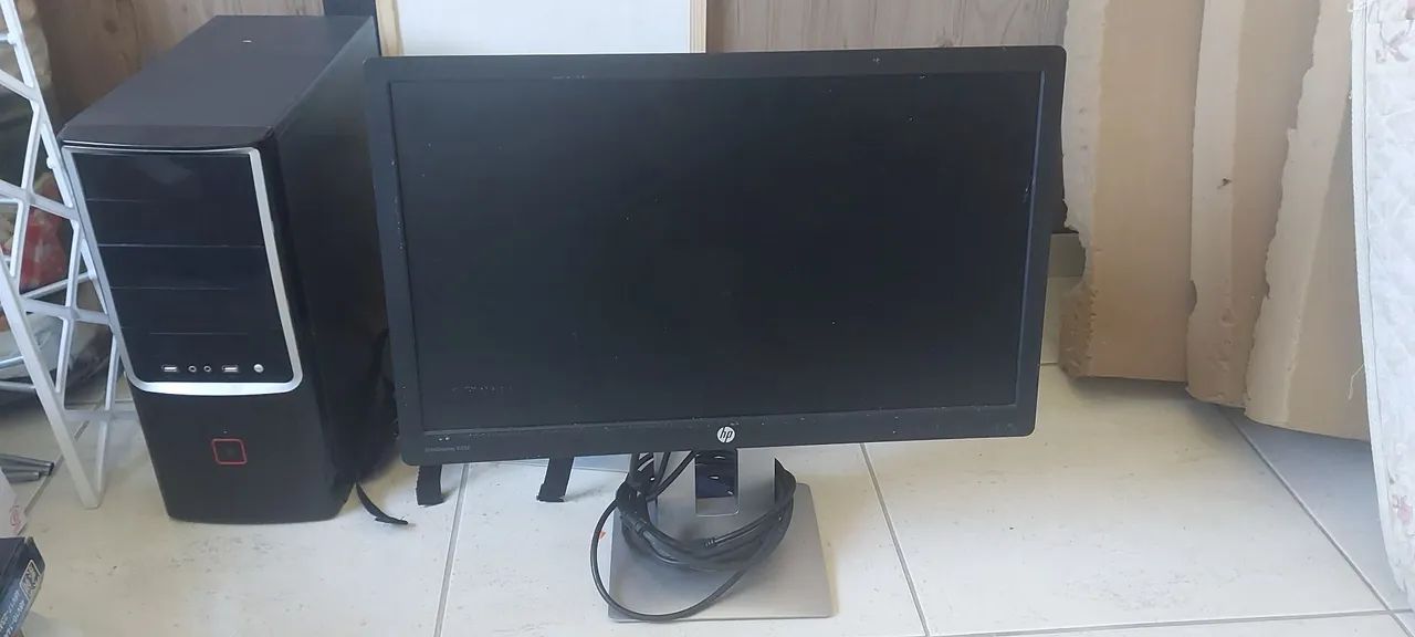 Computador e monitor 