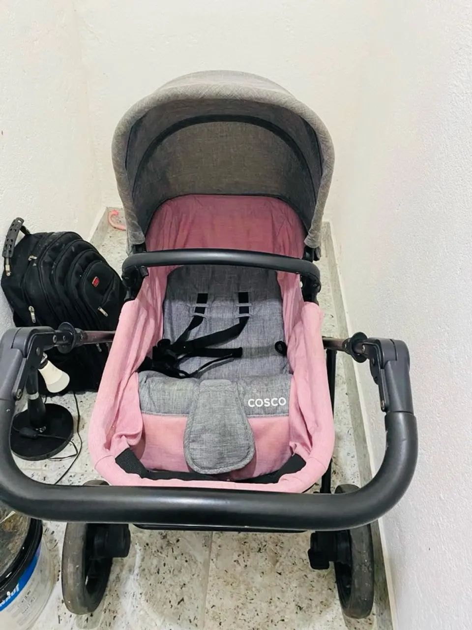 Carrinho de Bebê Cosco Rosa e Cinza - Foto 2