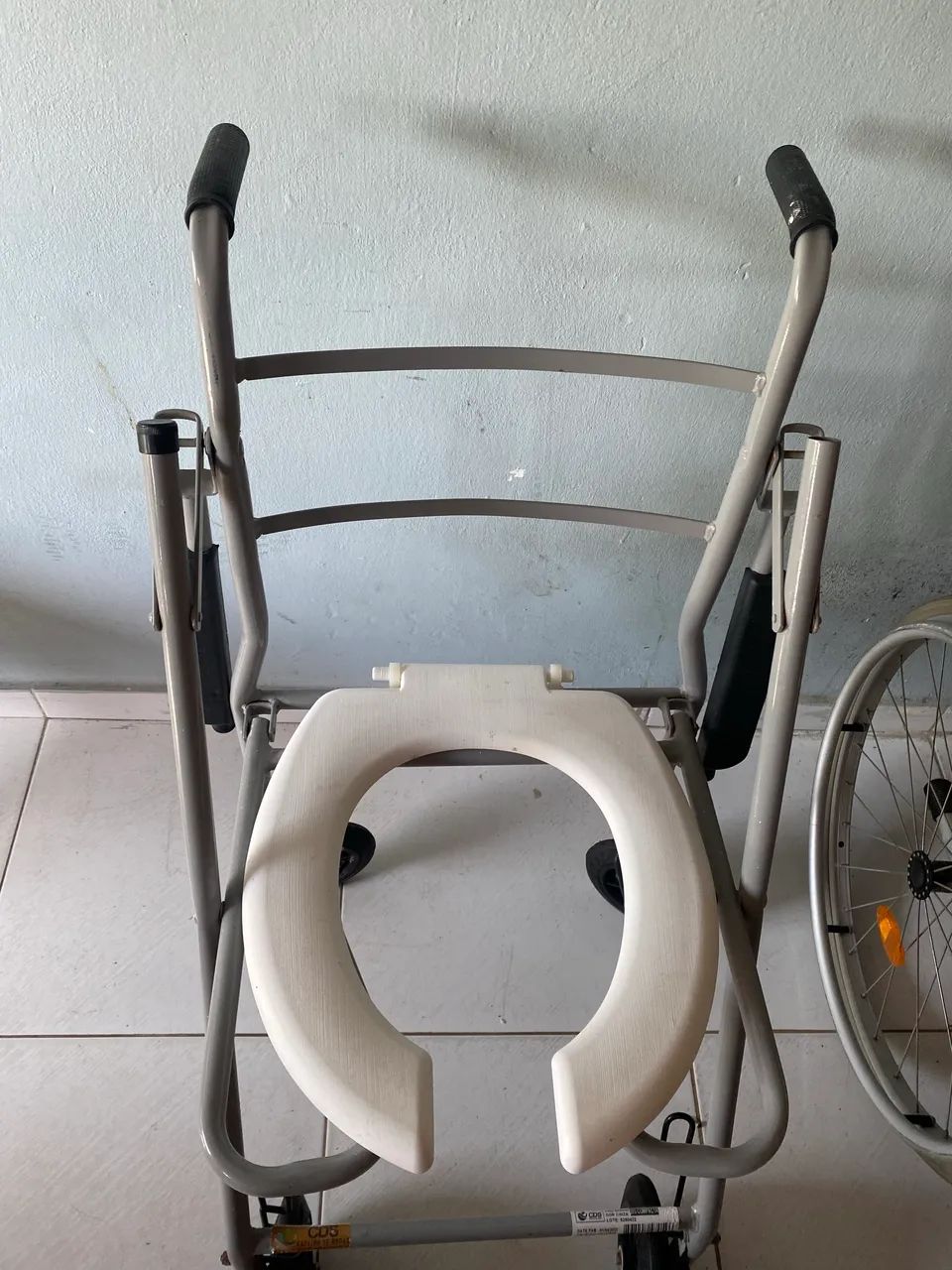Cadeira de rodas e banho - Foto 4