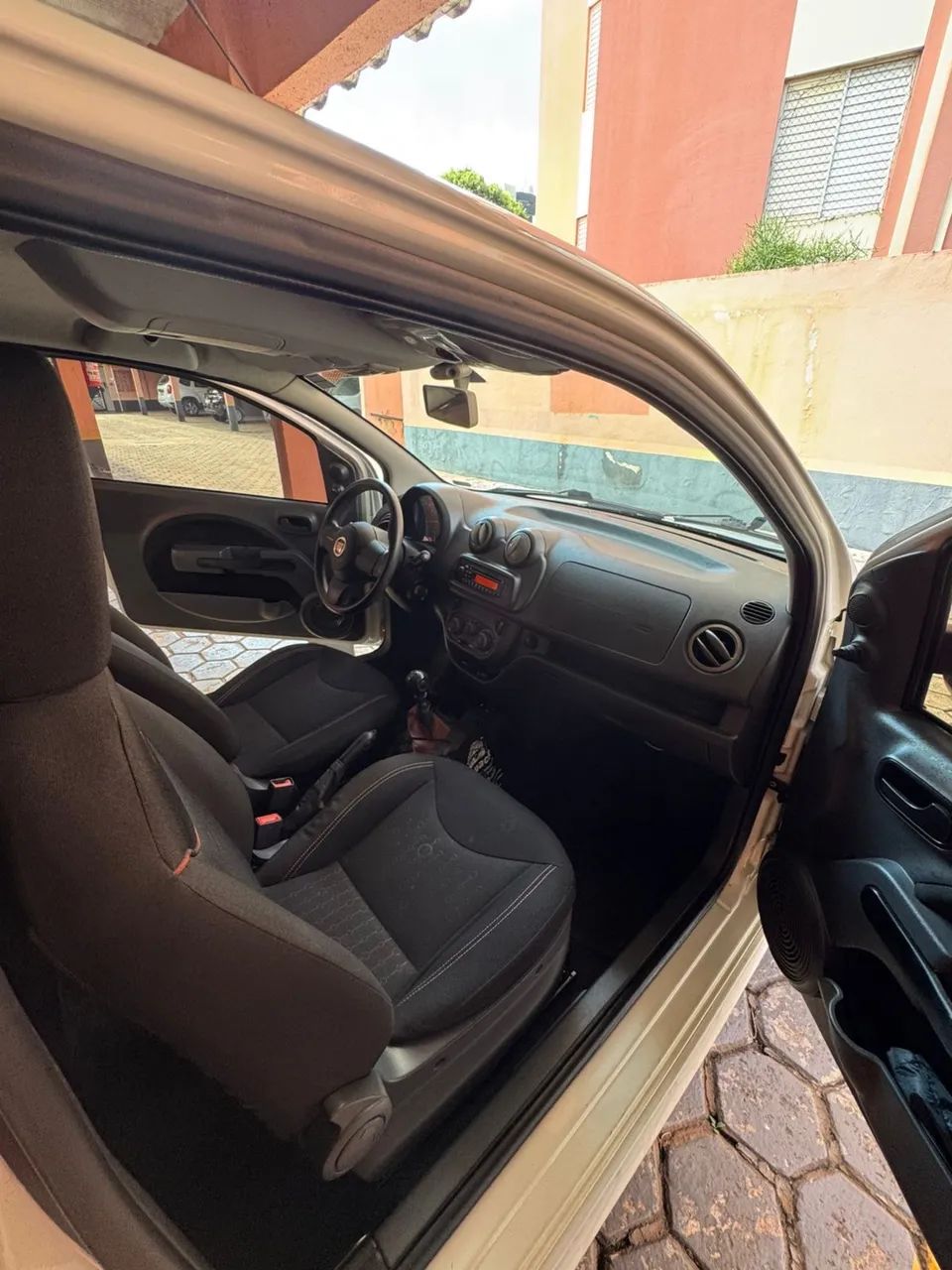 Fiat Uno Sporting 1.4 EVO Fire Flex 8V 2P 2012 - Foto 8
