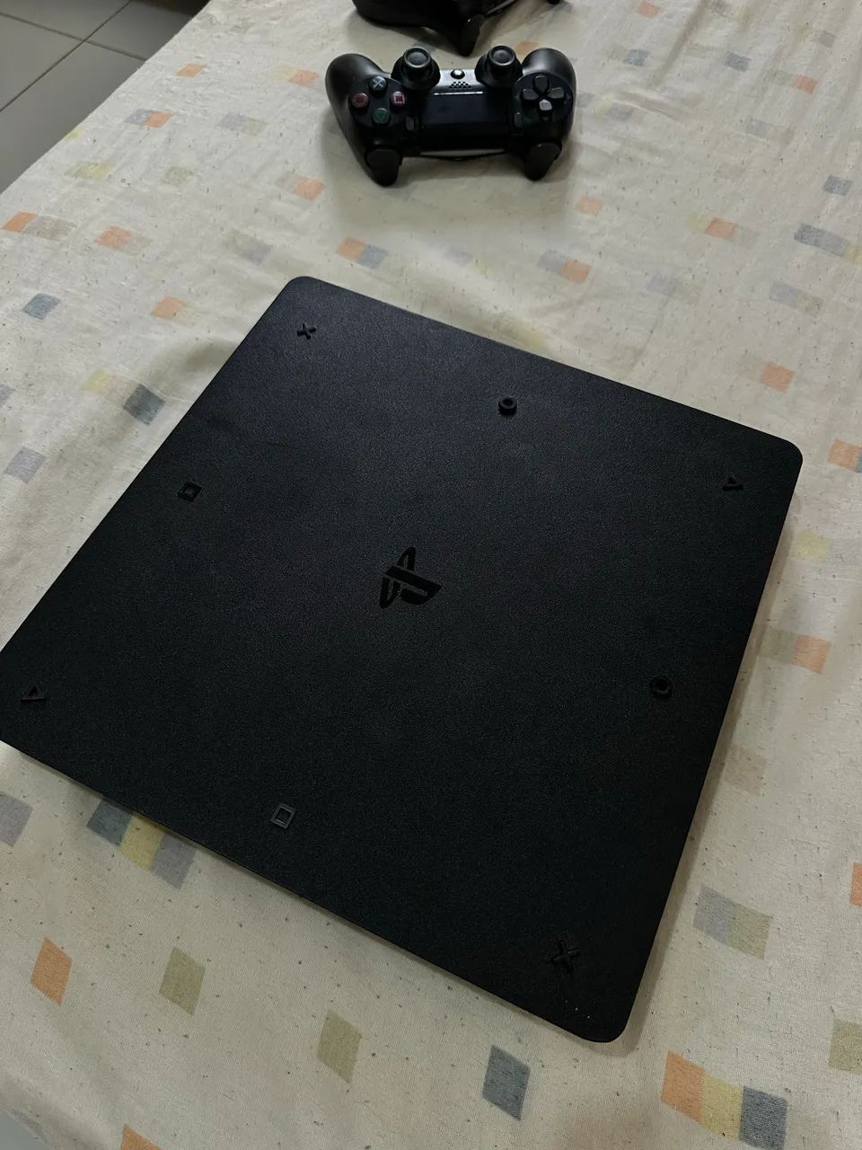 Console PS4 Slim 1TB +2 controles  - Foto 3