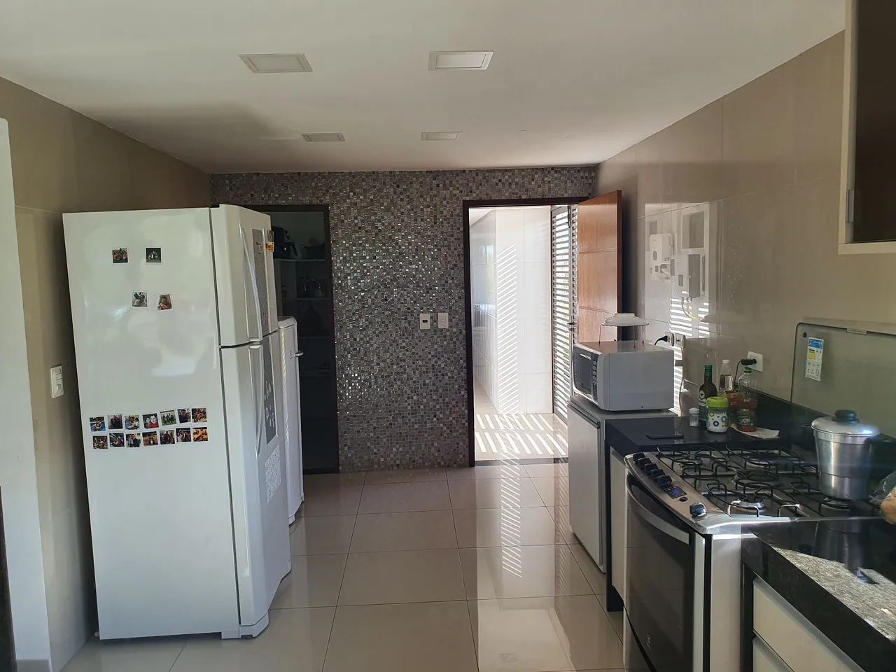 VENDO CASA EM ALPHAVILLE PORTEIRA FECHADA - Foto 3