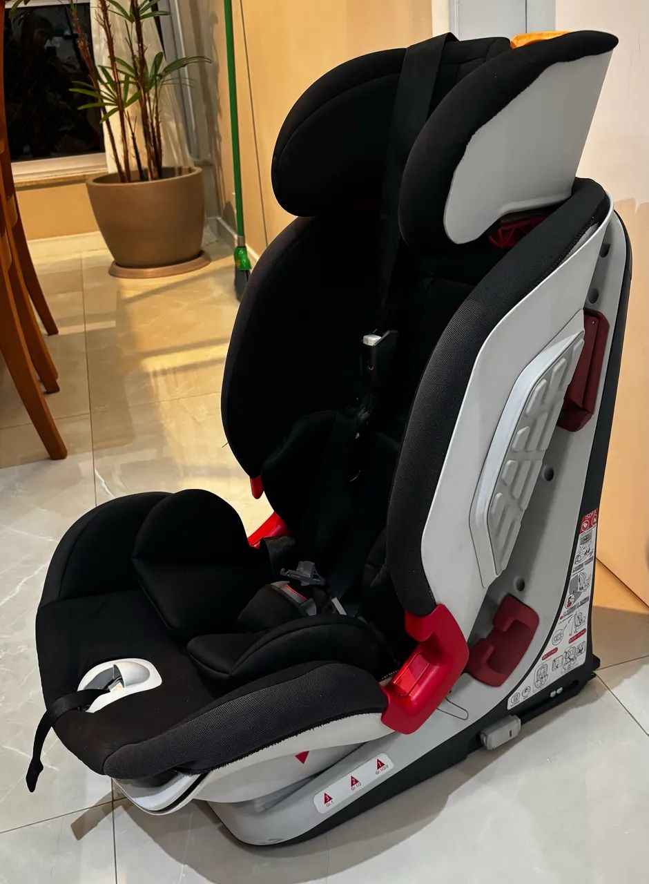 Cadeirinha Chicco auto com isofix preta - Foto 4