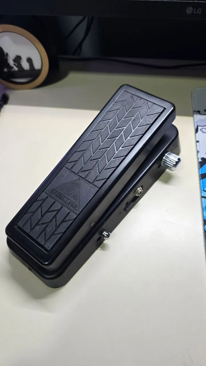 Pedal Wah Wah Behringer Hellbabe  - Foto 2