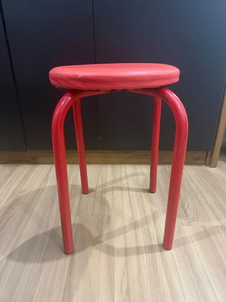 Banco acolchoado vermelho