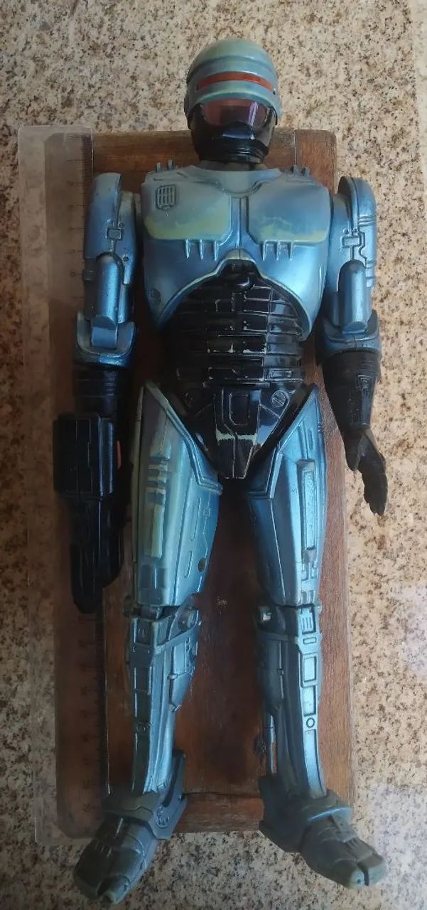 Boneco Robocop antigo - LEIA