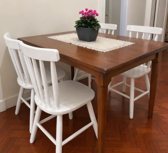 Mesa de Madeira com 4 Cadeiras  - Foto 3