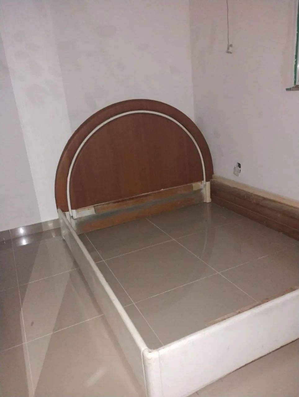 Cama de Casal de madeira com colchão 