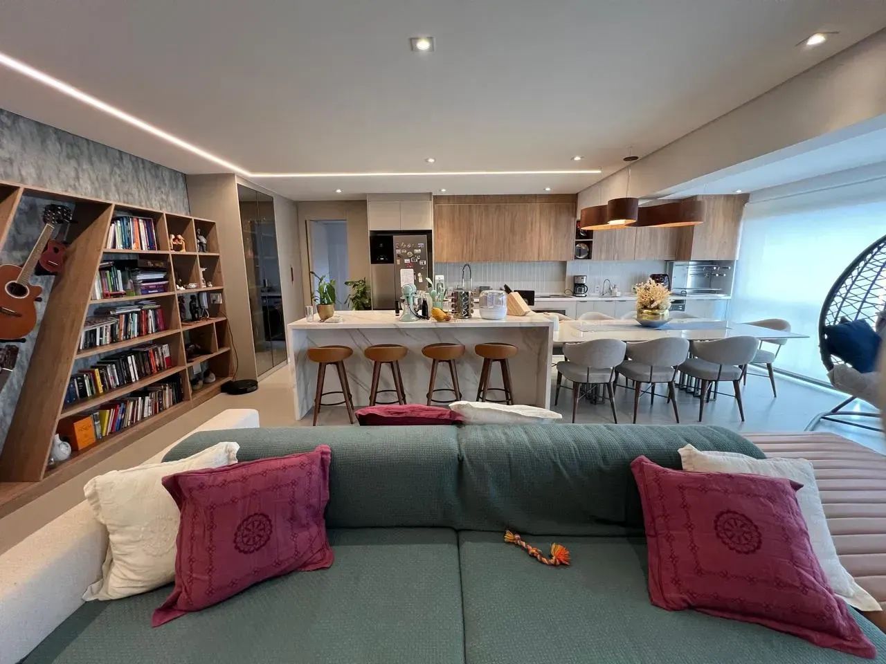 Living ampliado e 2 suítes privativas com acabamento de altíssimo padrão - Foto 3