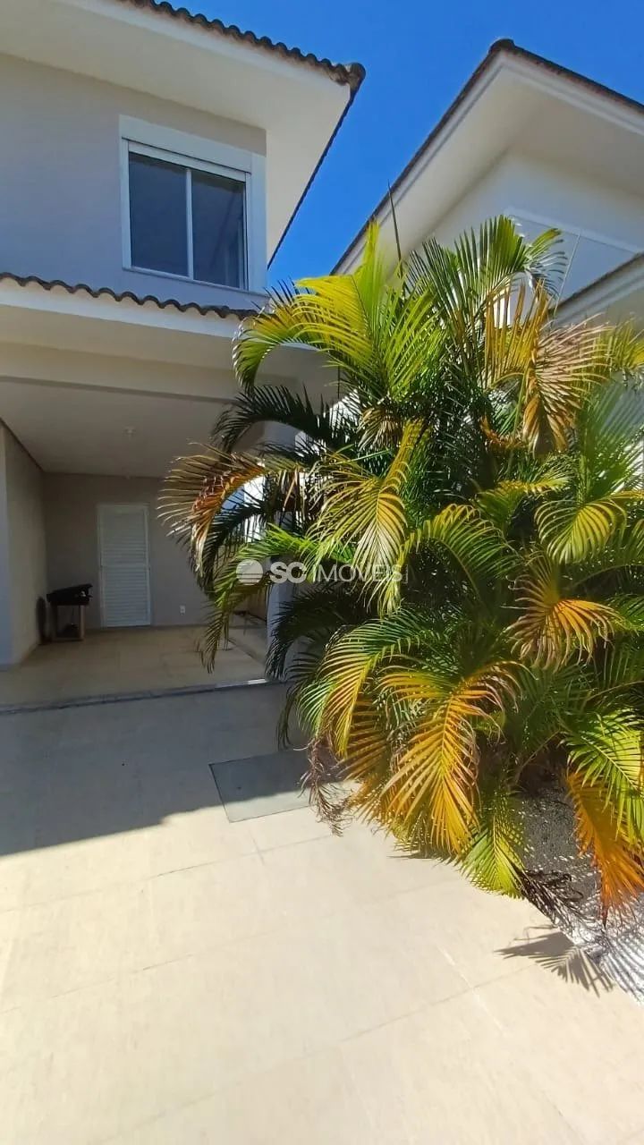 Sobrado com piscina em área nobre - Foto 2