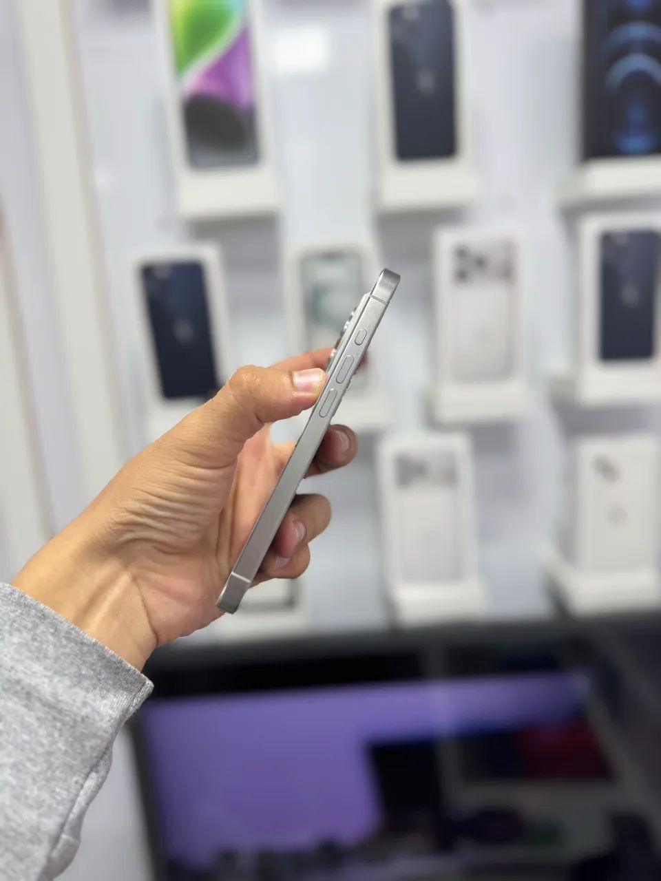 IPhone 15 Pro - 128GB ( Branco )  - Foto 4