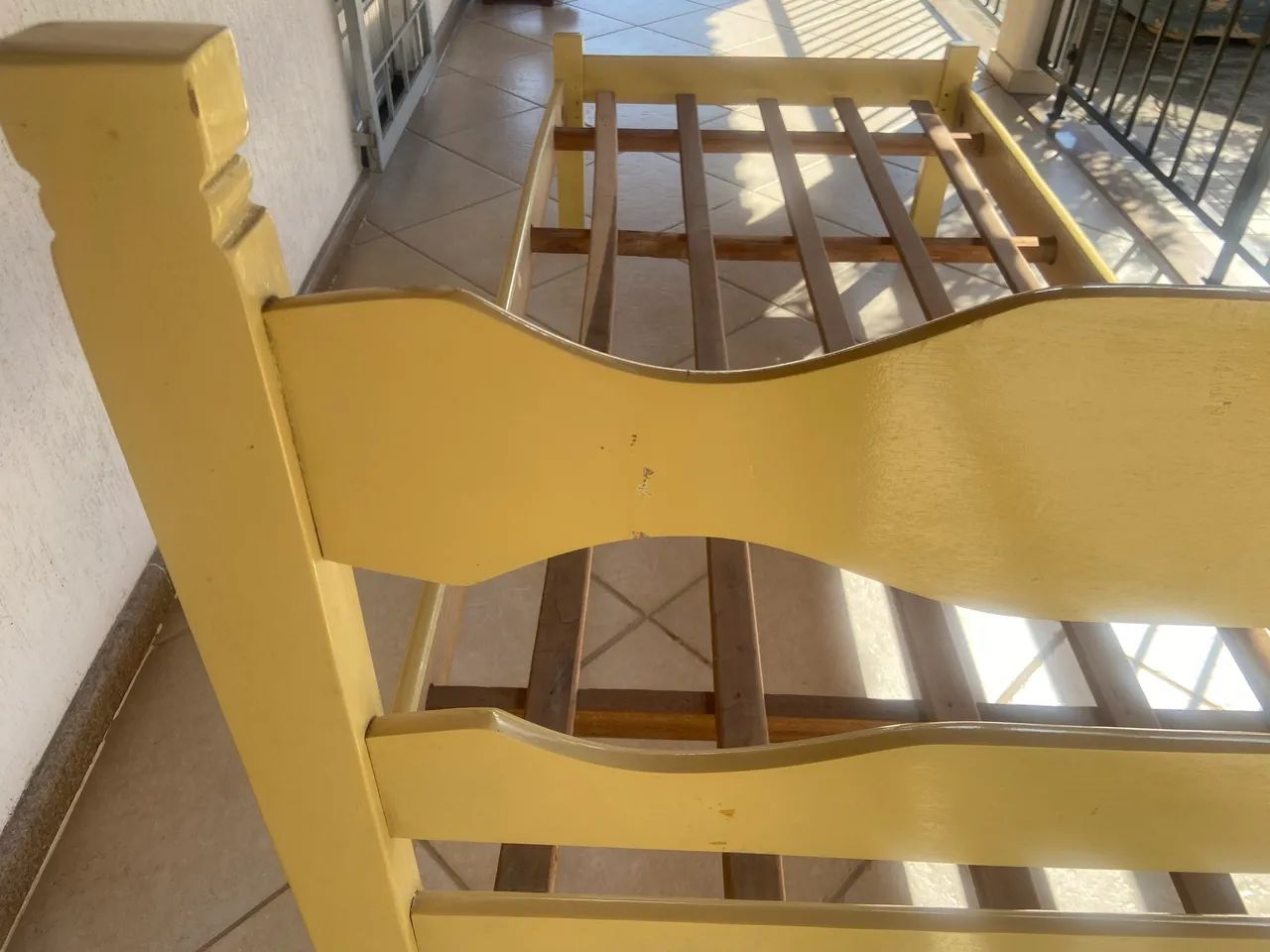 Cama solteiro em madeira , cor creme - Foto 4