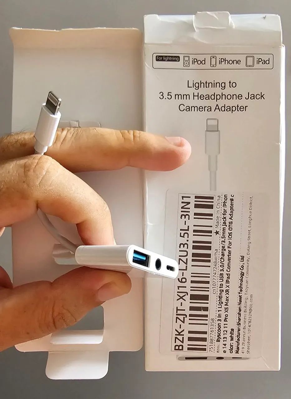 Adaptador para Iphones. Lighting para P2, USB e Lighting  fêmea. 