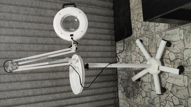 Lupa Articulada e Luminária de LED com Tripé e Bandeja - Estek