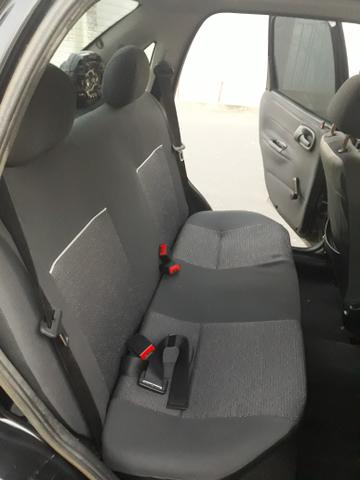 Vendo ou troco por carro de menor valor corsa classic 2015completo - Foto 10