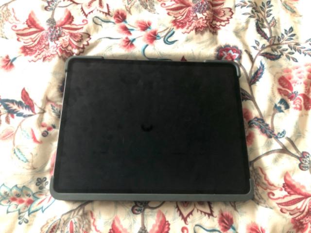 IPad Pro 12.9 Polegadas (3ª Geração) 64 GB Wi-Fi +Logitech Slim Folio + Adaptador Satechi - Foto 3