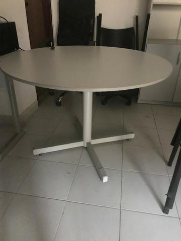 Mesa de reuniões redonda