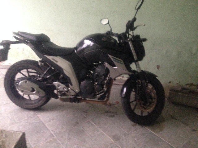 MOTO FAZER 2019 PRETA